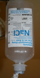 alte NaCl-Flasche, oben aufgeschnitten und gereinigt